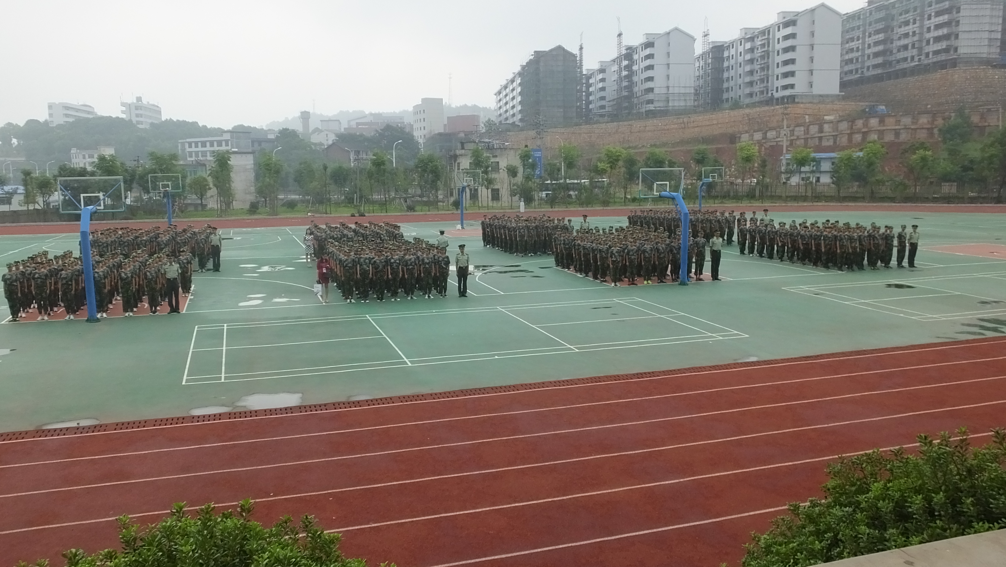 邵陽交通學(xué)校舉行2015級(jí)新生軍訓(xùn)閉幕式